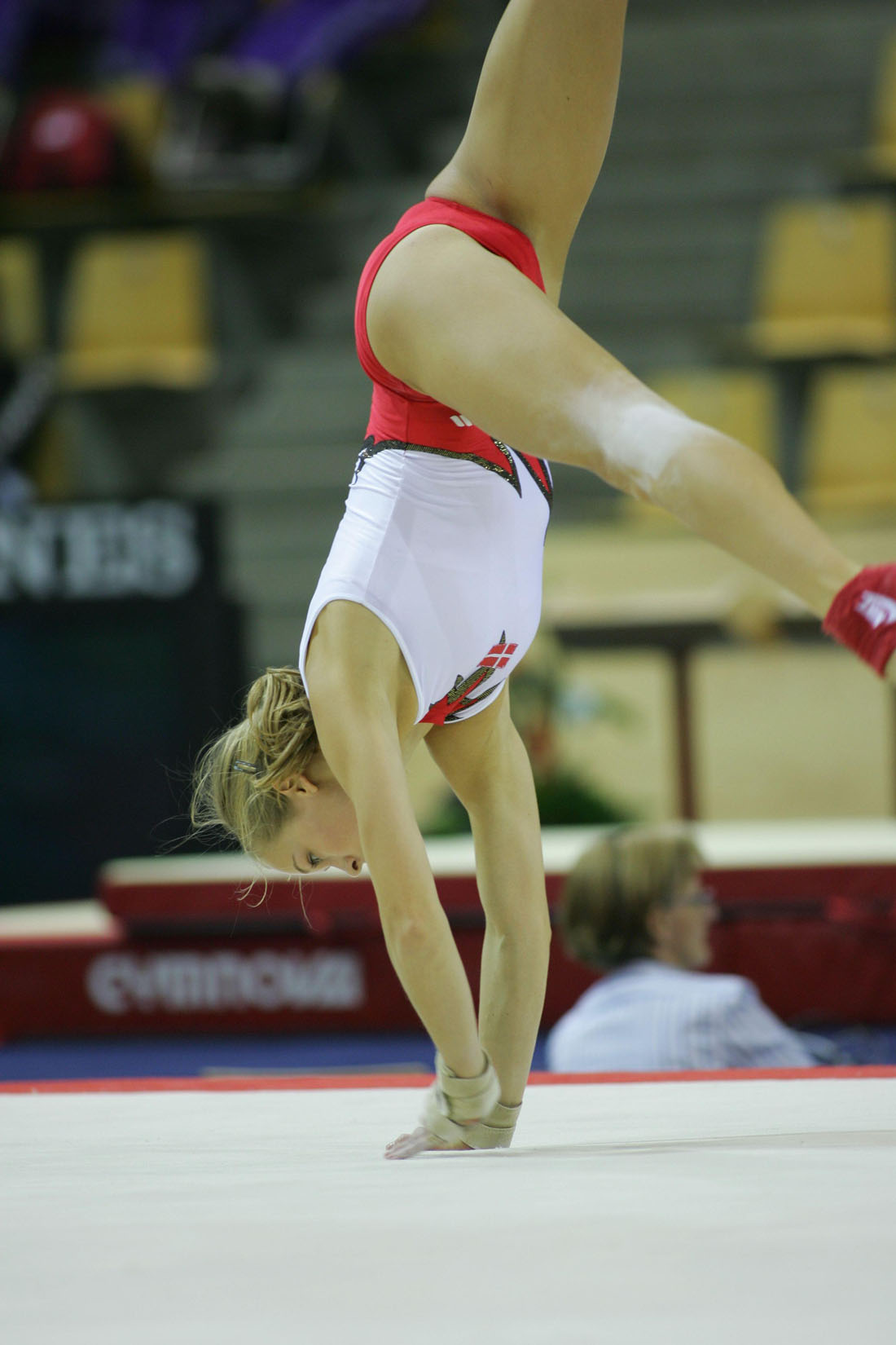 teen non nude voyeur