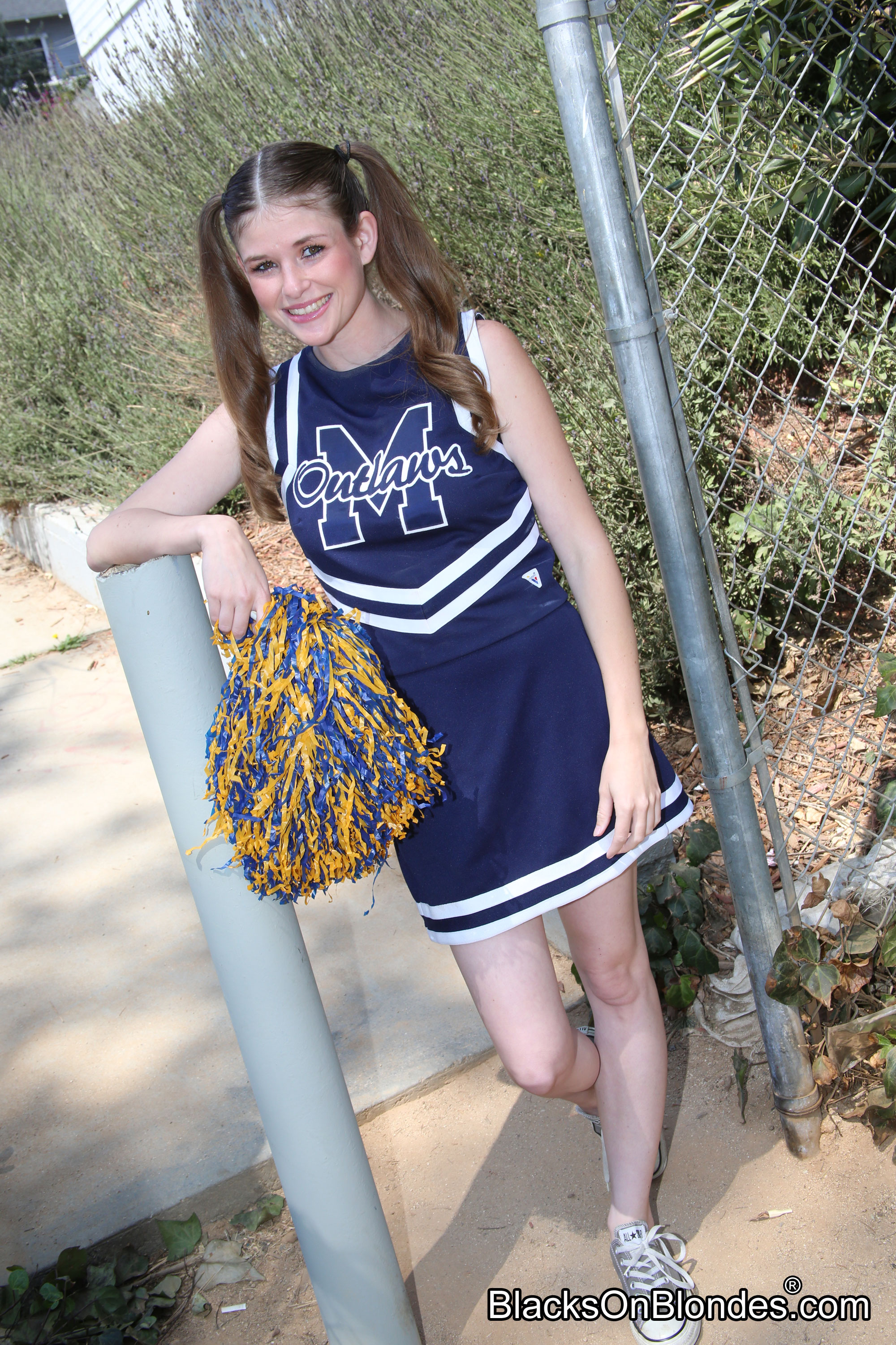 Cheerleader Lara Brookes