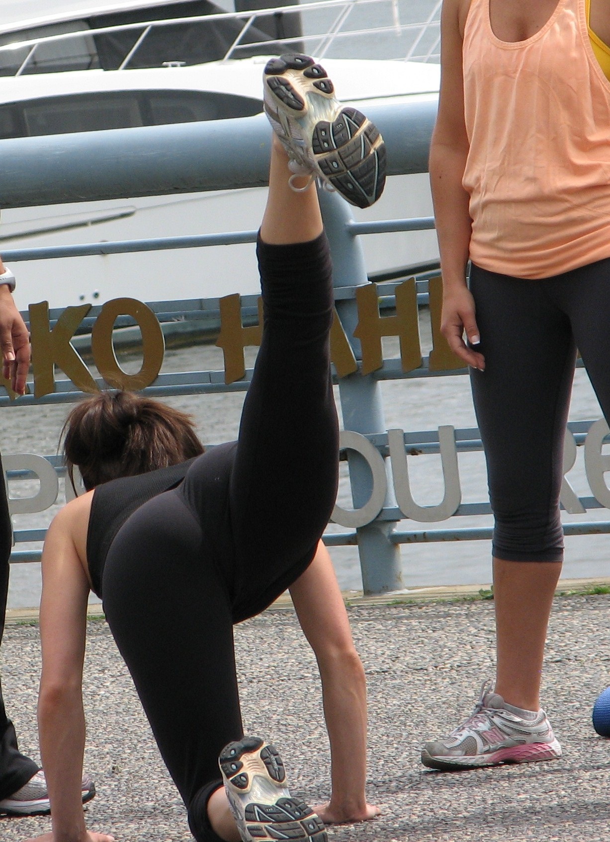 Nonnude Actress Kristin Kreuk Wearing Leggings Enjoying Workout - TGP  gallery #168408